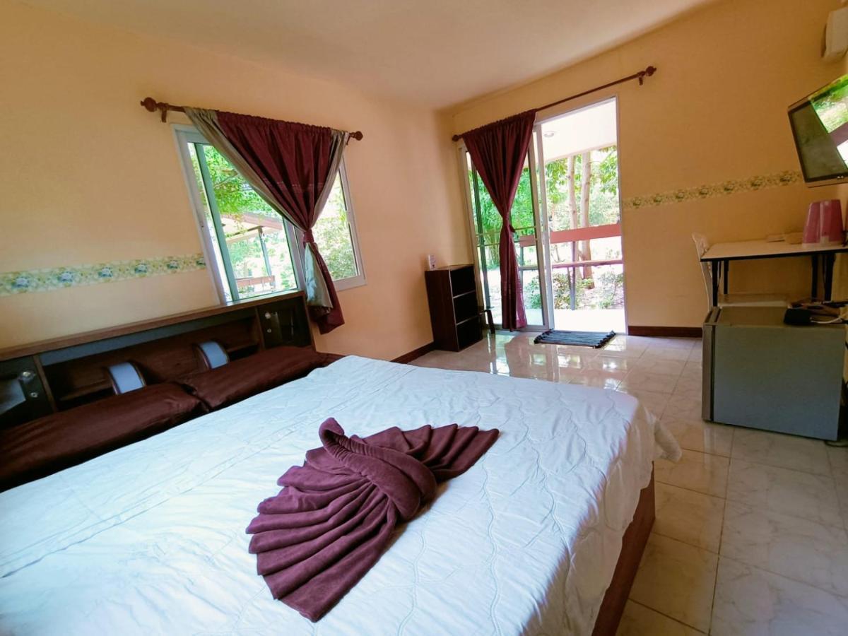 Win Gray Homestay Resort Pathiu Bagian luar foto